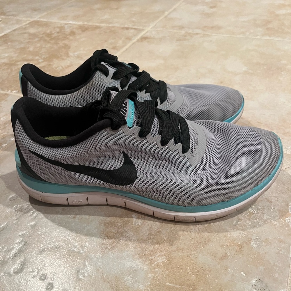 Women’s Nike Free Run 4.0 - size 8